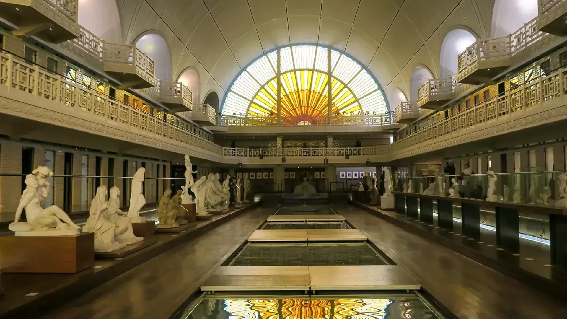 鲁贝泳池博物馆