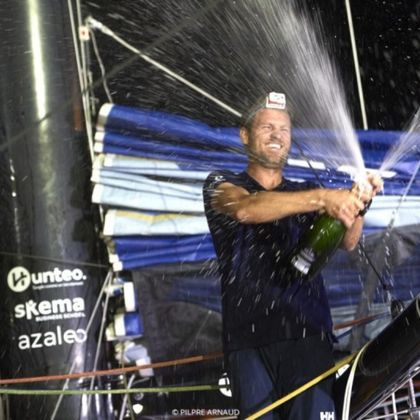 克服多重挑战，Benjamin Ferré在“朗姆酒之路”单人帆船赛中获得第15名