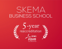 2020年4月，经全球商学院权威认证机构——EQUIS认证授予委员会集体投票决定，授予SKEMA商学院最高级别认证—5年期的再认证资格。