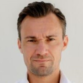 AI: everything, everywhere. How AI changes growth and competition in digital ecosystems - Prof. René Bohnsack AI: everything, everywhere. How AI changes growth and competition in digital ecosystems - Prof. René Bohnsack