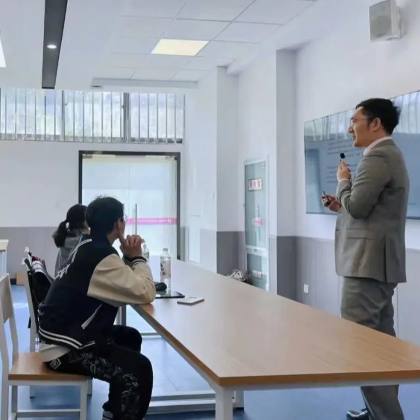 国内高校首次开课!记《人、工作和社会》课程之二三事 国内高校首次开课!记《人、工作和社会》课程之二三事