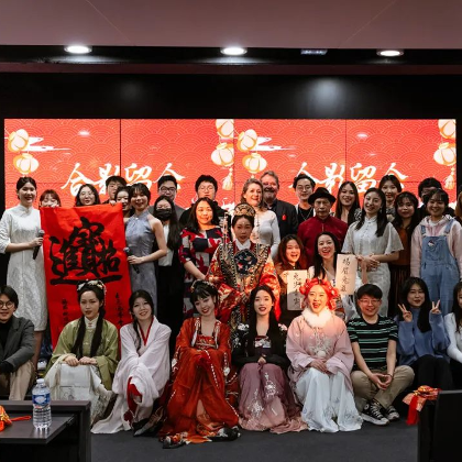 直呼6！第1次把春晚带进大巴黎校区，花式整活还得看SKEMA学生！